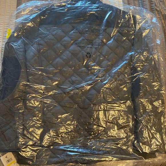 NEW- COLE HAAN
Mixed Media Quilted Jacket. Olive. Medium. - Picture 4 of 6